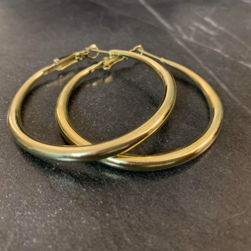 Elegant Gold Tone Hoop Earrings 2”